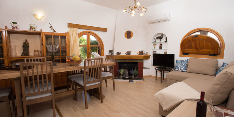 Skinos Apartment living room – Houmeli Apartments, Kalamaki Crete.