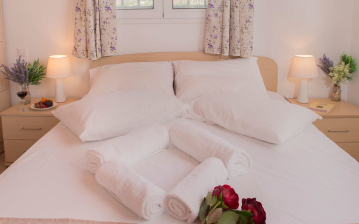 Iviskos Apartment bedroom – Houmeli Apartments, Kalamaki Crete.