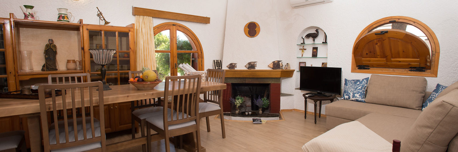 Skinos Apartment living room – Houmeli Apartments, Kalamaki Crete.