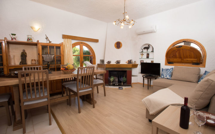 Skinos Apartment living room – Houmeli Apartments, Kalamaki Crete.